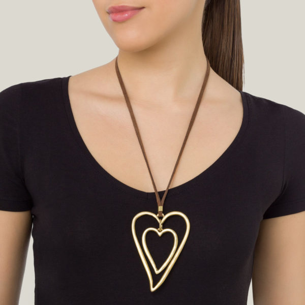 Collar Gloria Mago piel marrón y doble corazón dorado color oro