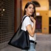 Hybrid Tote Negro - Bolso vegano de hombro - Imagen 9